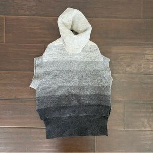 BCBGmaxarzia wool cashmere blend thick fabric sweater women’s size XS